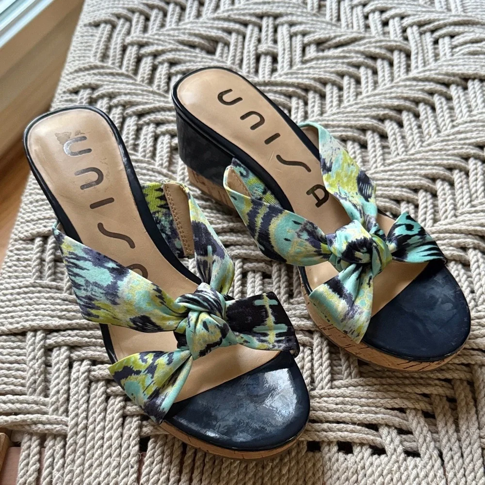 Unisa Blue Knot Platform Wedge Open Toe Sandals Women's 6.5